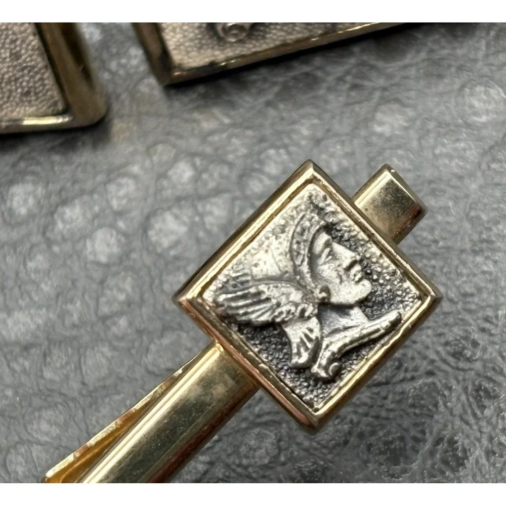 Vintage Shields Roman Soldier Helmet Cufflinks Gold Tone Tie Bar Set